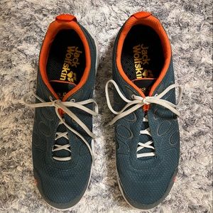 Jack Wolfskin hiking shoes size： 9.5
